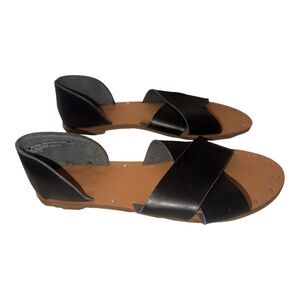 Sz 8.5 Universal Thread Sandals